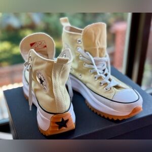 Converse Women’s Yellow Platform Run Star Hike High-Top Sneakers W8.5/M7